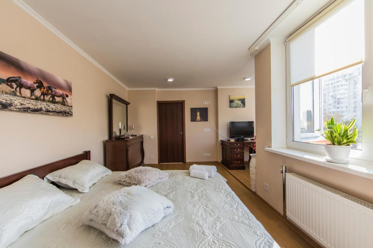 Super Comfort Flat For You Near The Metro. Киев Екстериор снимка