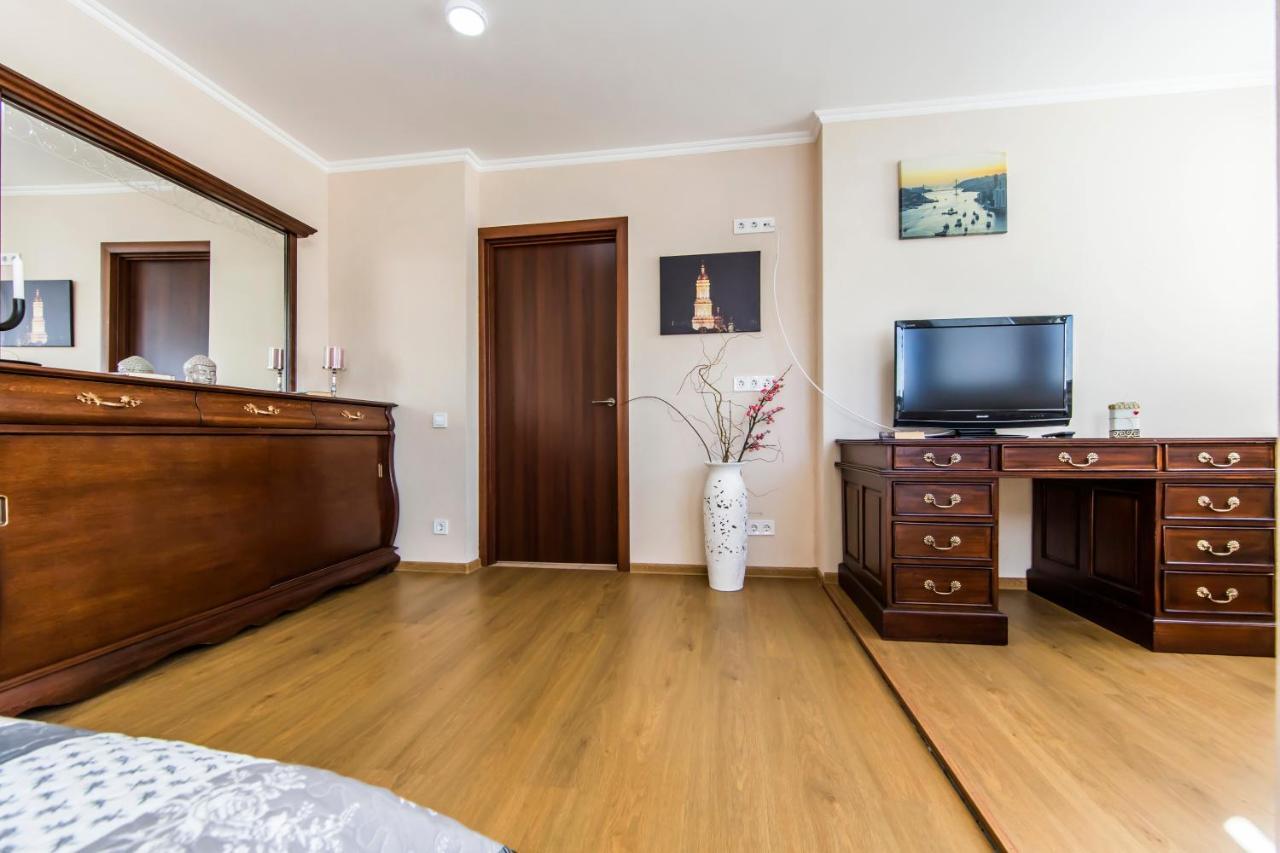 Super Comfort Flat For You Near The Metro. Киев Екстериор снимка