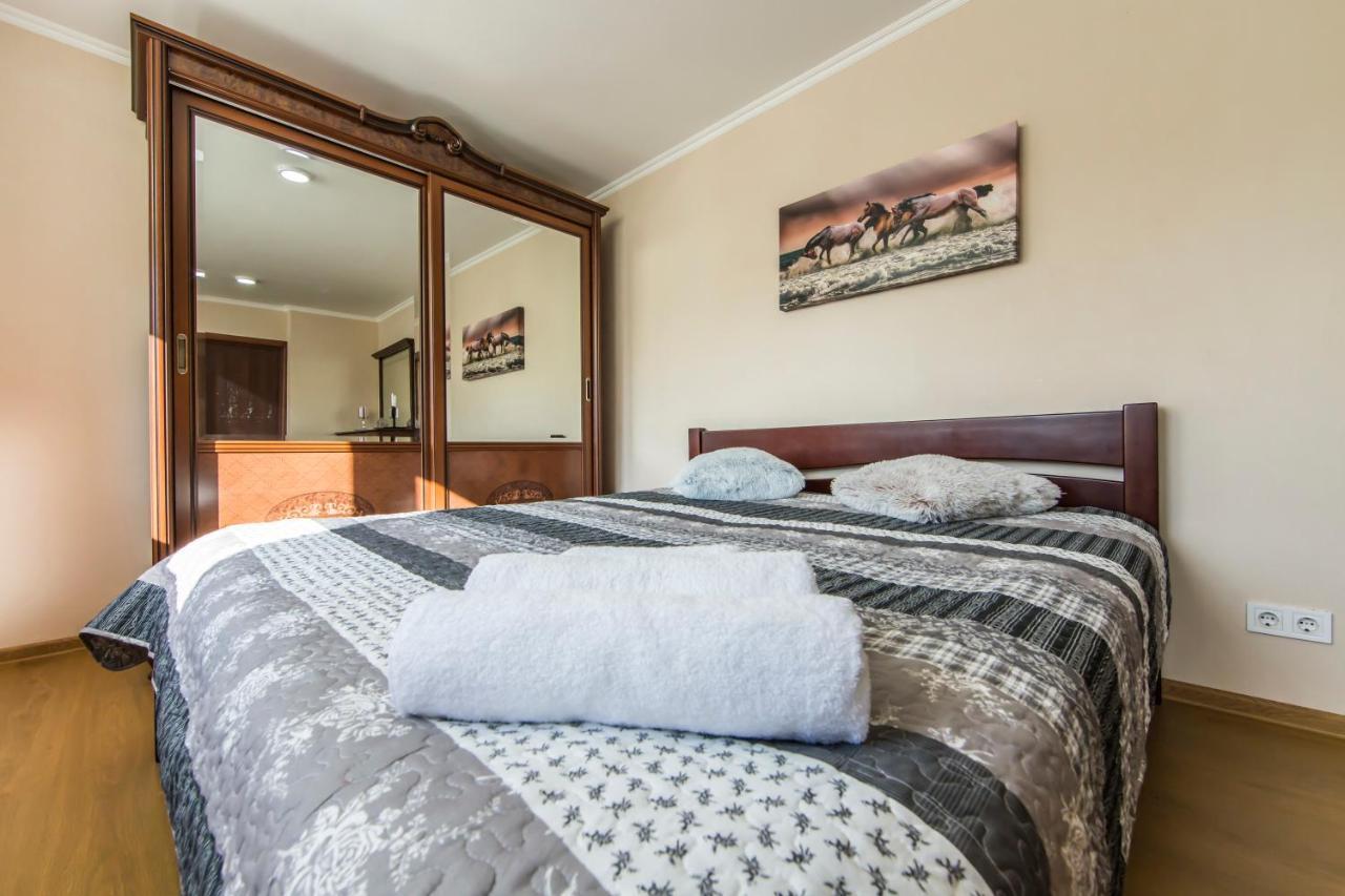 Super Comfort Flat For You Near The Metro. Киев Екстериор снимка