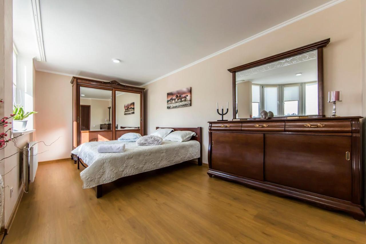 Super Comfort Flat For You Near The Metro. Киев Екстериор снимка